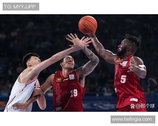 焦泊乔内线强攻助力球队逆转胜利展现超强个人能力与团队配合